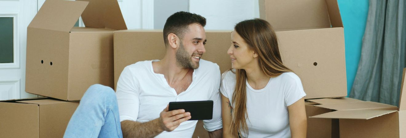 a couple looking at the phone discussing the best fort lauderdale interstate movers