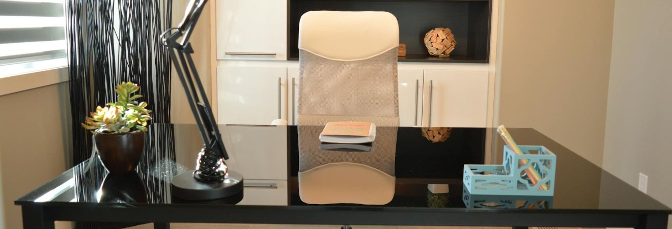 a table and a chair that will be moved by fort lauderdale office movers